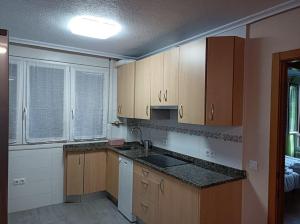 Kuchyň nebo kuchyňský kout v ubytování Apartamento de playa en Suances