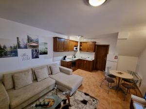 Кът за сядане в Private Chalets Bansko