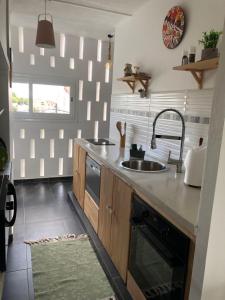 a kitchen with a sink and a counter top at Appartement avec vue panoramique de Pointe-à-Pitre in Pointe-à-Pitre