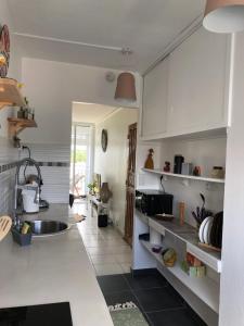 Кухня або міні-кухня у Appartement avec vue panoramique de Pointe-à-Pitre