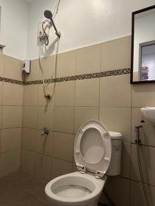 Koupelna v ubytování Aden Hotel