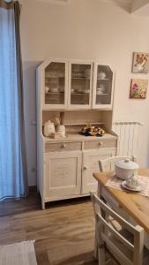 A kitchen or kitchenette at La casetta del nonno