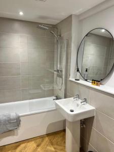 Ένα μπάνιο στο Three Acorns Court +18 φωτογραφίες