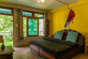 Whoopers Hostel Tosh的休息区