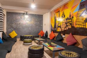 Whoopers Hostel Tosh的休息区