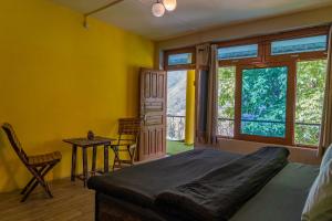 A bed or beds in a room at Whoopers Hostel Tosh