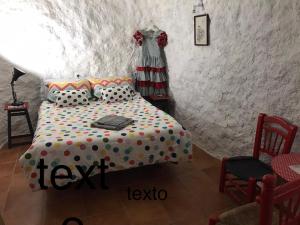 Postel nebo postele na pokoji v ubytování CUEVA EL DUENDE