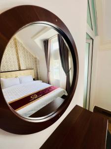 Postel nebo postele na pokoji v ubytování Bình Dương Đà Lạt Hotel