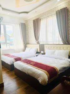 Postel nebo postele na pokoji v ubytování Bình Dương Đà Lạt Hotel