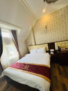 Postel nebo postele na pokoji v ubytování Bình Dương Đà Lạt Hotel