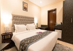 Voodi või voodid majutusasutuse The Verda De Miranda Resort Morjim North Goa toas