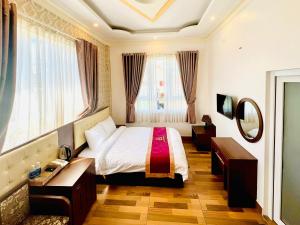 Postel nebo postele na pokoji v ubytování Bình Dương Đà Lạt Hotel