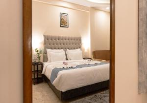 Voodi või voodid majutusasutuse The Verda De Miranda Resort Morjim North Goa toas