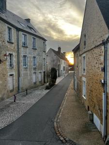 an empty street in an old town with buildings at La persienne Bleue - Coeur historique de Mortagne au Perche in Mortagne-au-Perche