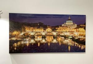 Una pintura de un puente sobre el agua con un edificio. en Eufonia Vatican Days, en Roma