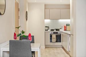 Η κουζίνα ή μικρή κουζίνα στο The Artists Abode in Leeds - Sleeps 2 +12 φωτογραφίες