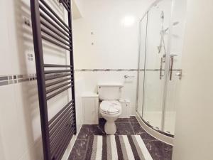 Koupelna v ubytování Beach Retreat-3 Bed-Pet friendly-Central location + 20 fotografií