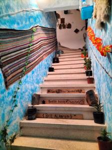 a set of stairs in a room with plants at Beit alkaram in Kerak