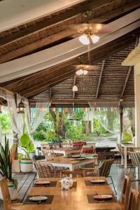 Restaurace v ubytování Pawapi Beach Resort Koh Mook