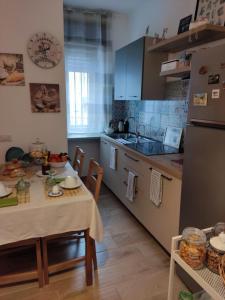 A kitchen or kitchenette at B&B A casa di Carla