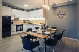 Kuchyňa alebo kuchynka v ubytovaní Apartament w Kamienicy na Kłodzkiej