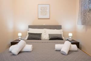 A bed or beds in a room at Villa Red Porto Cheli