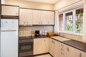 A kitchen or kitchenette at Villa Red Porto Cheli