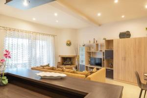 A television and/or entertainment centre at Villa Red Porto Cheli