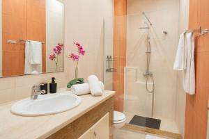 A bathroom at Villa Red Porto Cheli