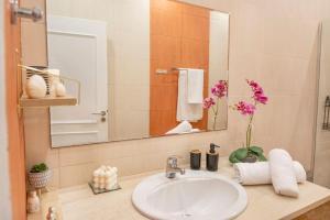 A bathroom at Villa Red Porto Cheli