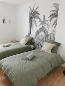 מיטה או מיטות בחדר ב-Gîte des Frangines