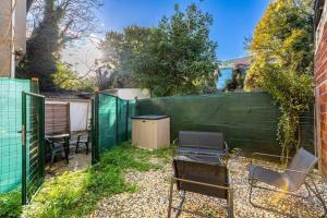 Ogród w obiekcie Cénoslocs Bondy - Paris à vos pieds pour 4 personnes avec Jardin & Wifi