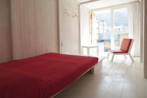 Un pat sau paturi într-o cameră la Aquiles Eco Hotel