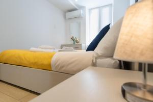 Postel nebo postele na pokoji v ubytování Casa vacanza Valentina - Downtown Bergamo