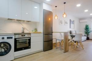 Η κουζίνα ή μικρή κουζίνα στο Laja Bermeja, piscina y primera línea de La Barrosa