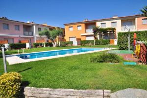 Bazén v ubytování LITORAL COSTA DORADA - TARONGERS Only families nebo v jeho okolí