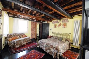 A bed or beds in a room at Torre Ducale Dimora Storica