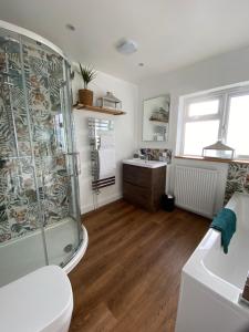 Marshpools Bed & Breakfast - Licensed near Weobley village的一间浴室