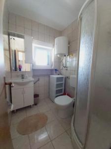 Koupelna v ubytování Apartment in Povlja with sea view, balcony, air conditioning WiFi 4936-1 -2 -3