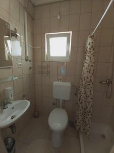 Koupelna v ubytování Apartment in Povlja with sea view, balcony, air conditioning WiFi 4936-1 -2 -3