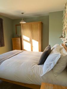 Marshpools Bed & Breakfast - Licensed near Weobley village客房内的一张或多张床位
