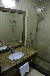 ห้องน้ำของ Palm Inn Hotel Doha