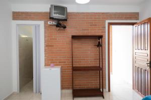 TV a/nebo společenská místnost v ubytování Pousada Freitas Alonso