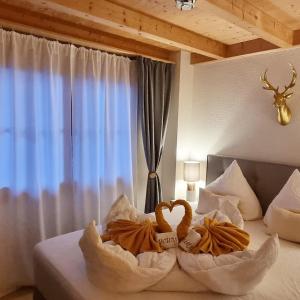 Postel nebo postele na pokoji v ubytování Königin der Alpen