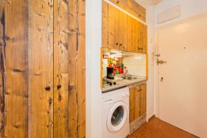 A kitchen or kitchenette at ALEGRIA ID33