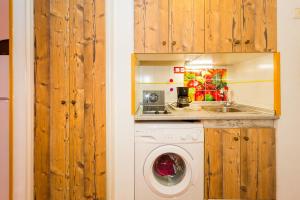 A kitchen or kitchenette at ALEGRIA ID33