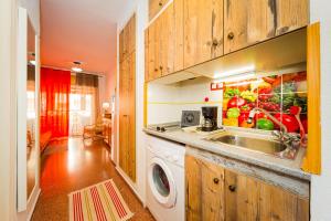 A kitchen or kitchenette at ALEGRIA ID33