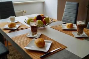 a table with two glasses of beer and a bowl of fruit at Wohlfühlen in der Bauhausstadt Dessau in Dessau