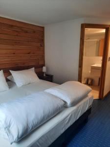 a bedroom with a large bed with a wooden headboard at Las Bravas Lodge in Las Trancas