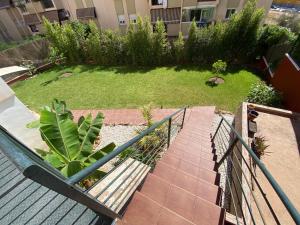 a stairway leading to a yard with a garden at Apartamento moderno con jardín cerca de la playa by Livingrincón in Rincón de la Victoria